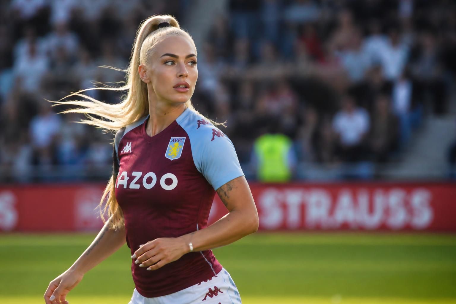 découvrez le portrait inspirant d'alisha lehmann, étoile montante du football féminin, et son parcours exceptionnel vers le succès.